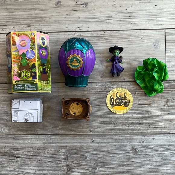 Mattel Universal Pictures’ Wicked Ozian Balloons Reveal Toy Opened Elphaba - Picture 1 of 5